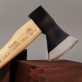 Hackt gerne Holz - Axt