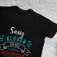 Bescheiden - Schwarzes T-Shirt für Herren