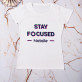 Stay focused - T-Shirt mit Aufdruck für Damen