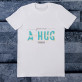 Give me a hug - T-Shirt mit Aufdruck für Herren