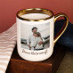 Foto und unterschrift - Ein Becher mit Goldrand