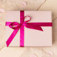 Geschenkset Für die Freundin zum Valentinstag mit Ewiger Rose, Schokolade und Badesalz
