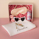 Geschenkset für die Frau mit Satinbademantel und Brille