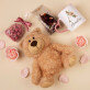 Set mit Tasse, Teddybär und Süßigkeiten Für eine Freundin