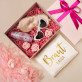 Geschenkset für die Braut mit Satinbademantel und Brille
