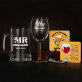 Geschenkset für das Brautpaar zur Hochzeit mit Weinglas und Bierkrug
