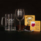 Geschenkset für das Paar zum Jahrestag mit Weinglas und Bierkrug