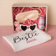 Geschenkset für einen Freund mit Satinbademantel und Brille
