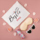 Geschenkset für einen Freund mit Satinbademantel und Brille