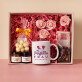 Set mit Tasse, Tee und Süßigkeiten Zum Frauentag Set mit Tasse, Tee und Süßigkeiten Zum Frauentag