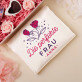 Geschenkset zum Frauentag mit Satinbademantel und Brille
