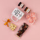 Set mit Tasse, Tee und Süßigkeiten zum Muttertag