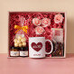 Set mit Tasse, Tee und Süßigkeiten Zum Jahrestag