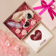 Geschenkset zum Jubiläum mit Satinbademantel und Brille