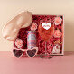 Set mit einem Glas und einer Augenbinde Zum Valentinstag