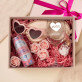 Set mit einem Glas und einer Augenbinde Zum Valentinstag
